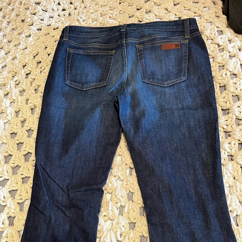 Joe’s Jeans slim fit mini bootcut
Size W 31